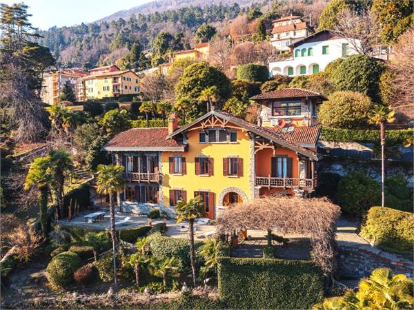 Villa del 900' con parco e spettacolare vista lago