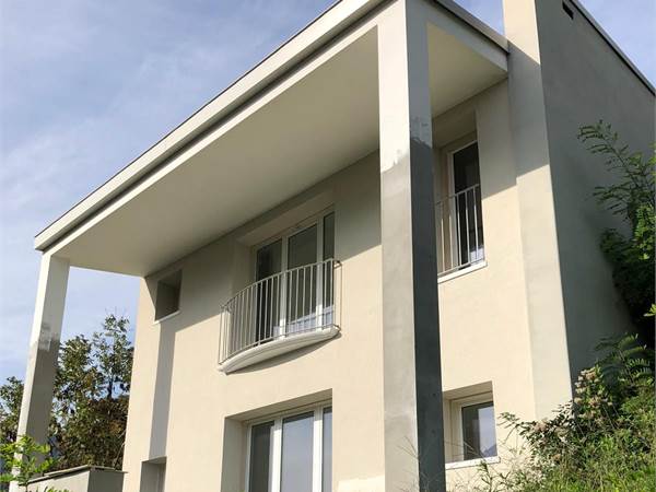 Neues freistehendes Haus mit Garten und Terrasse